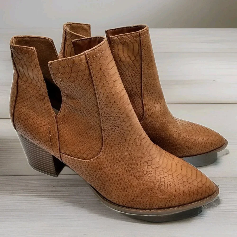 ZBY Pointed Toe Front V Chunky Heel Boots Women's Size 10 Boho Cowgirl Country